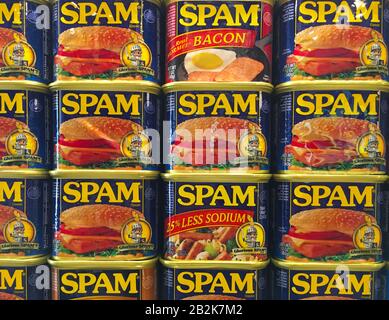 Austin, MINNESOTA - 21 JUIN 2017 : une exposition de Boîtes de Spam au Spam Museum. L'espace est dédié au Spam, le produit de viande précuit en conserve fait b Banque D'Images