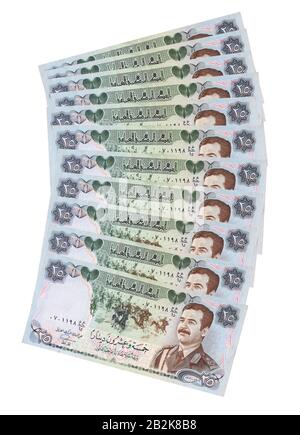 Forme de fan des vingt-cinq billets dinars irakiens montrant la gravure du président irakien Saddam Hussein et une scène de la bataille de Qadisiyah Banque D'Images