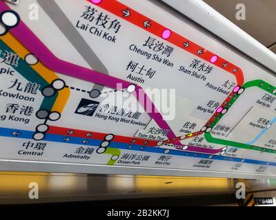 Hong Kong, novembre 2019 : plan du réseau de métro à la gare MTR de Hong Kong Banque D'Images