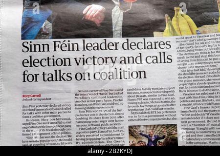 'le leader du inn Féin déclare la victoire électorale et appelle à des pourparlers sur la coalition' titre de l'article du journal Guardian à la page février 2020 Londres UK Banque D'Images