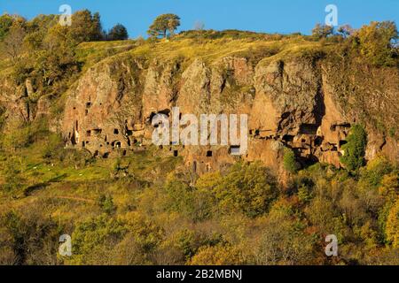 Les grottes de Jonas près du village de Saint-Pierre-Colamine. Puy de Dôme. L'Auvergne. La France. Banque D'Images