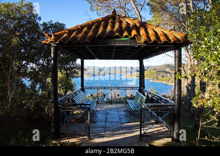 Point De Vue Sur Le Lac Marathon, Attica, Grèce Banque D'Images