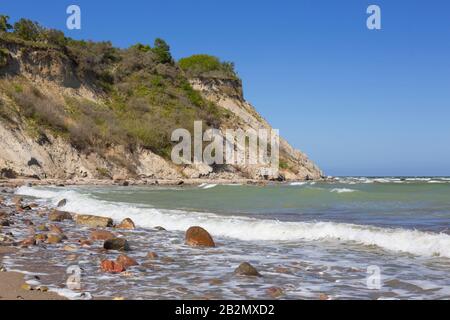 Falaise de mer érodée sur l'île Hiddensee, parc national de la région de la lagune de la Poméranie occidentale, Mecklembourg-Poméranie-Occidentale, Allemagne Banque D'Images