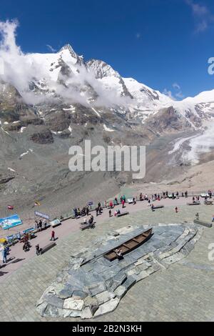 Vue aérienne du Kaiser-Franz-Josefs-Höhe sur le Grossglockner et le glacier de Pasterze en 2018, le parc national Hohe Tauern, Carinthie, Autriche Banque D'Images