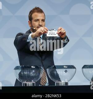 3 mars 2020 Amsterdam, Pays-Bas Football Draw poule phase UEFA Nations League Rafael van der Vaart avec la République d'Irlande Banque D'Images