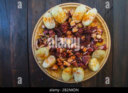 'Pulpo a feira', plat traditionnel octupus en Galice, Espagne Banque D'Images