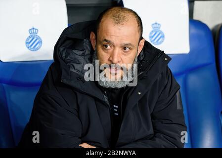 Barcelone - 27 FÉVRIER : l'entraîneur Nuno Espirito Santo au match De l'Uefa Europa League entre le RCD Espanyol et Wolverhampton Wanderers au stade RCDE Banque D'Images