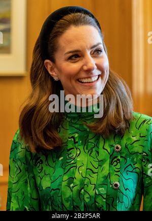 La duchesse de Cambridge lors d'une rencontre avec Leo Varadkar, Taoiseach d'Irlande et son partenaire Matt Barrett, dans les bâtiments gouvernementaux de Dublin, lors d'une visite de trois jours en République d'Irlande avec son mari le duc de Cambridge. Photo PA. Date De L'Image: Mardi 3 Mars 2020. Voir l'histoire de PA ROYAL Cambridge. Crédit photo devrait lire: Arthur Edwards/le Fil Sun/PA Banque D'Images