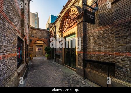 Shanghai, CHINE, 31 OCTOBRE : l'architecture à Xintiandi, un célèbre quartier commerçant qui fait partie de l'ancienne Conession française le 31 octobre 2019 à Sha Banque D'Images