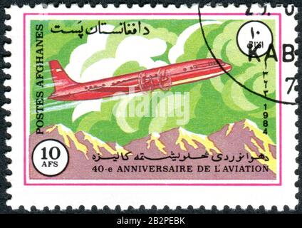 Un timbre imprimé en Afghanistan, dédié au 40ème anniversaire d'Ariana Airline, dépeint un avion de passagers soviétique Ilyushin il-18, vers 1984 Banque D'Images