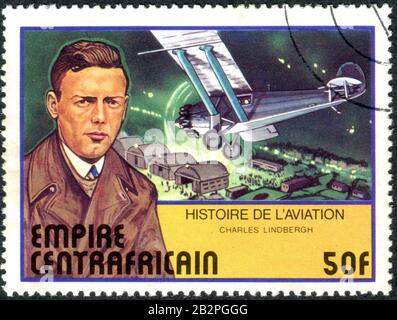 Un timbre imprimé dans l'Empire d'Afrique centrale dépeint le Charles Lindbergh et l'Esprit d'avion de Saint-Louis, vers 1977 Banque D'Images