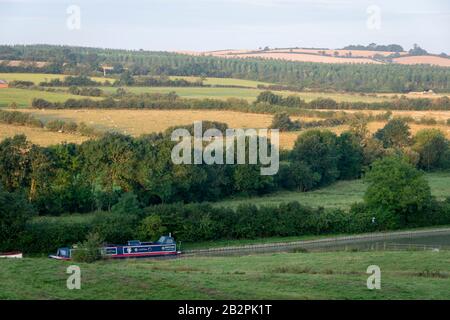 Champs sur les collines ondulantes, Napton sur la colline, près de Rugby, Warwickshire, Angleterre Banque D'Images