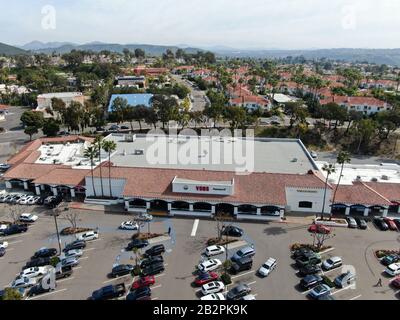 Vue aérienne de la chaîne de marché de Vons supermarket appartenant à Albertsons à Rancho Penasquitos, San Diego, Californie, États-Unis, 25 février 2020 Banque D'Images