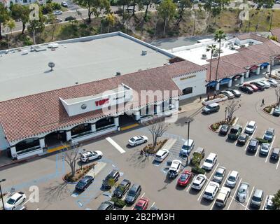 Vue aérienne de la chaîne de marché de Vons supermarket appartenant à Albertsons à Rancho Penasquitos, San Diego, Californie, États-Unis, 25 février 2020 Banque D'Images