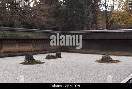 Jardin Zen Kare-Sansui, Temple Ryoan-Ji, Kyoto, Japon Banque D'Images