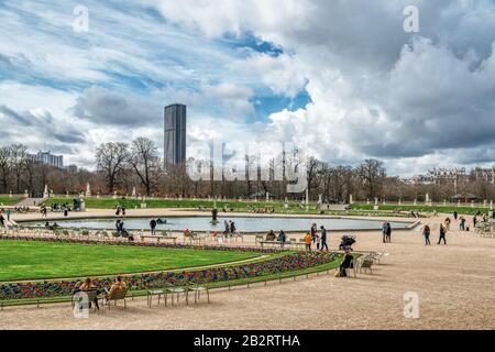 Bassin octogonal dans le jardin du Luxembourg - Paris, France Banque D'Images