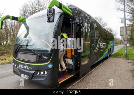 Service de bus Falcon de Plymouth à Bristol (via Exeter et l'aéroport de Bristol) par Stagecoach. À L'Arrêt De Bus Marley Head, South Brant, Devon Banque D'Images