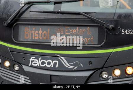 Service de bus Falcon de Plymouth à Bristol (via Exeter et l'aéroport de Bristol) par Stagecoach. À L'Arrêt De Bus Marley Head, South Brant, Devon Banque D'Images