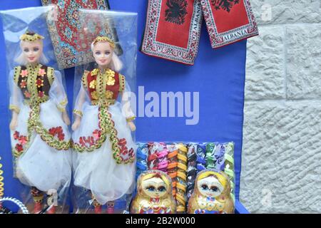 Kruje, ALBANIE - 21 MAI 2017:marché ottoman traditionnel à Kruja, carte Banque D'Images