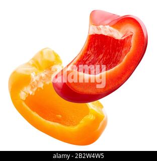 tranches de poivron rouge et orange isolées sur fond blanc. Banque D'Images