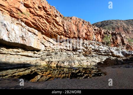 Spectaculaires formations rocheuses de grès à Ormiston gorge, au sud d'Alice Springs, territoire du Nord, territoire du Nord, Australie Banque D'Images