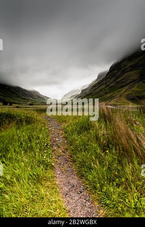 Glen Coe et Glen Etive à Dawn. Scène du massacre de Campbells et MacDonalds dans le cadre de l'ascension du Jacobite. Banque D'Images