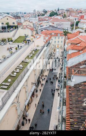 Rua do Carmo est une rue commerçante piétonne de Lisbonne Portugal Banque D'Images