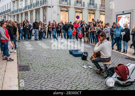 Rua do Carmo est une rue commerçante piétonne de Lisbonne Portugal Banque D'Images