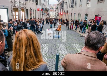 Rua do Carmo est une rue commerçante piétonne de Lisbonne Portugal Banque D'Images