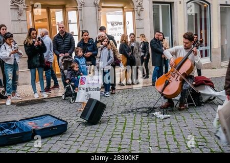 Rua do Carmo est une rue commerçante piétonne de Lisbonne Portugal Banque D'Images