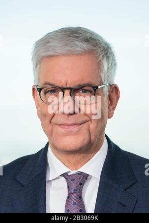 Mayence, Allemagne. 28 février 2020. Thomas Bellut, directeur de la deuxième télévision allemande, occupe son poste. Bellut, qui a 65 ans dimanche (8 mars), est directeur de ZDF depuis mars 2012. Crédit: Andreas Arnold/Dpa/Alay Live News Banque D'Images