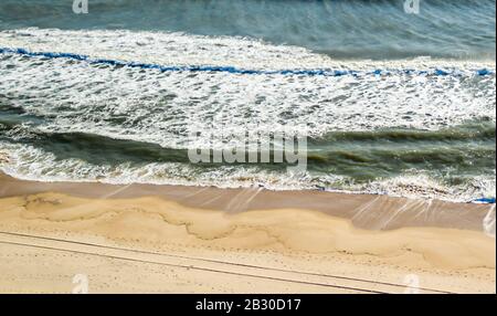 Drone image du surf à Indian Wells Beach, Amagansett, NY Banque D'Images