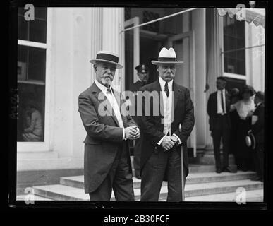 Le général Taufflieb, ancien commandant des armées françaises (à droite) a appelé à la Maison Blanche avec l'ambassadeur Jules Jusserand Banque D'Images