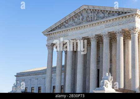 Devant la Cour suprême des États-Unis le jour clair et ensoleillé à Washington, D.C, Banque D'Images