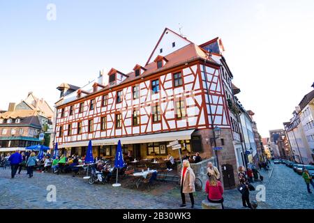 Nuremberg, Allemagne - Octobre 2019 : Les gens foule à vieille ville de Nuremberg, Bavière, Allemagne. Banque D'Images