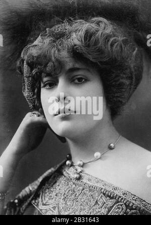 Geneviève Lantelme par Léopold-Émile Reutlinger - 008-b. Banque D'Images