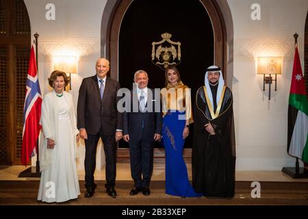 Le roi Abdallah II et la reine Rania et Son Altesse Royale le prince héritier Al Hussein bin Abdullah II de Jordanie lors du dîner organisé en l'honneur De Leurs Majestés le roi Harald V et la reine Sonja de Norvège à Amman, le 02 mars 2020, photo : Cour hachémite royale / Albert Nieboer / Pays-Bas OUT / point de vue OUT | Banque D'Images