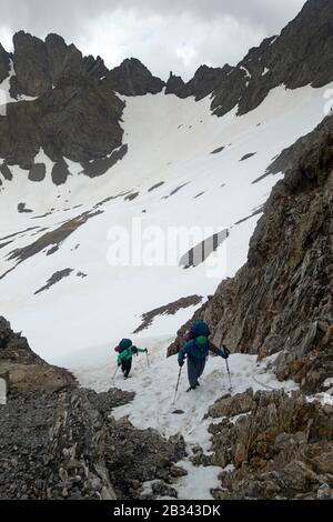 Trekking le GR 11 route.Tebarray Pass.Pyrenees.Aragon.Espagne Banque D'Images