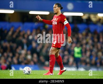 LONDRES, ROYAUME-UNI. Mars 03 Virgile van Dijk de Liverpool en action lors De La coupe de la FA Cinquième ronde entre Chelsea et Liverpool au Stanford Bridge Banque D'Images