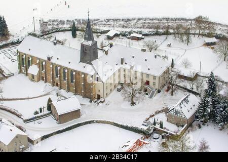 Kloster Oelinghausen, monastère Oelinghausen à Arnsberg Holzen, 26.01.2013, vue aérienne, Allemagne, Rhénanie-du-Nord-Westphalie, Sauerland, Arnsberg Banque D'Images