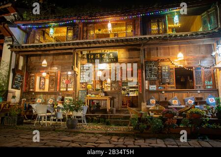 Bar dans la ville ancienne de Shaxi Dali Yunnan Chine Banque D'Images
