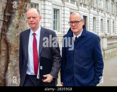 Londres, Royaume-Uni. 04 mars 2020. Le professeur Chris Whitty, directeur médical en chef de l'Angleterre et conseiller médical en chef du gouvernement (à gauche) auprès de Sir Patrick Vallance, conseiller scientifique en chef du gouvernement. Ils ont conseillé Boris Johnson et le gouvernement au sujet de la récente éclosion de coronavirus. Crédit: Tommy London/Alay Live News Banque D'Images