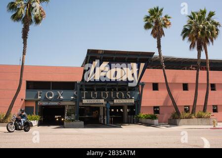 L'entrée de Fox Studios à Century City, en Californie, où de nombreux films et émissions de télévision célèbres ont été créés. Banque D'Images