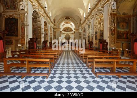 Intérieur de la cathédrale de Fabriano dédiée à San Venanzio à Fabriano, province d'Ancona, Italie Banque D'Images