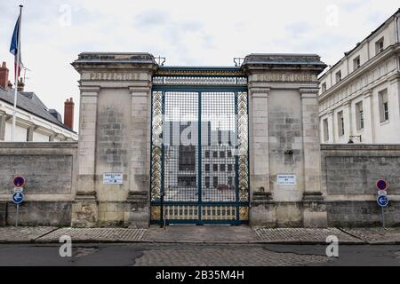 Tours, France - 8 février 2020: Détail architectural de la préfecture de l'Indre et de la Loire en hiver Banque D'Images