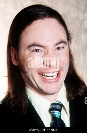 Deutscher KKomiker, Drehbuchupor, Schauspieler, Unternehmer, Regneur, Produzent, Synchronsprecher MICHAEL HERBIG modéraert und spielt à BULLYPARADE, Deutschland 2000. Comédien allemand, scénariste, acteur, entrepreneur, réalisateur, producteur, acteur vocal MICHAEL HERBIG modérés et joue à BULLYPARADE, Allemagne 2000. Banque D'Images