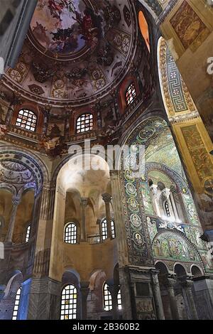 Peintures murales d'église élaborées dans la Basilique de San vitale Ravenne Emilie-Romagne Italie Banque D'Images