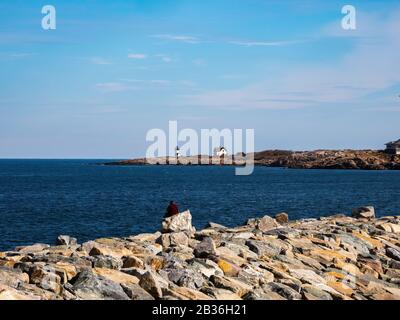 Vue sur l'océan et la baie avec barrière rocheuse à Rockport Banque D'Images