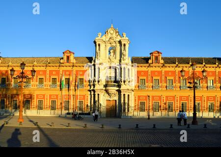 Espagne, Andalousie, Séville, Palacio San Telmo construit en 1682 et accueillant la Présidence de la Junta de Andalousie, considéré comme l'un des meilleurs exemples de style baroque sévillan Banque D'Images