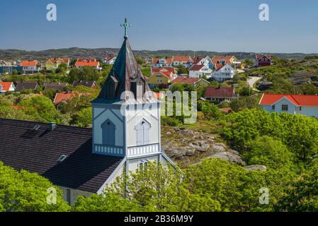 Suède, Bohuslan, Île d'Orust, Molosund, église du village Banque D'Images